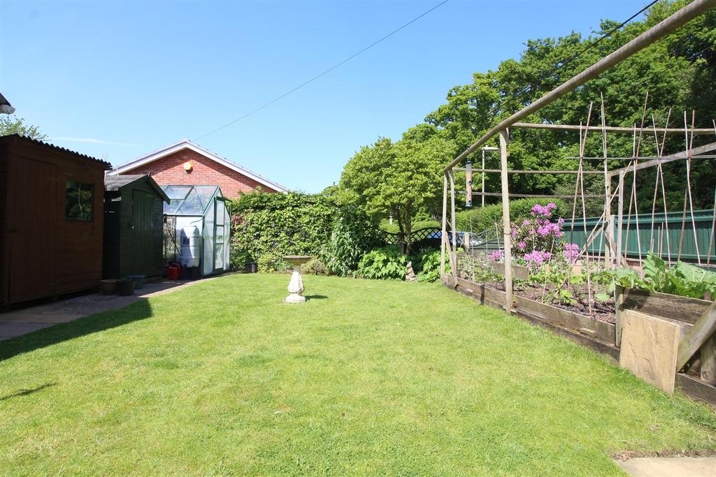 Cull Lane, New Milton 4 bed detached bungalow £625,000