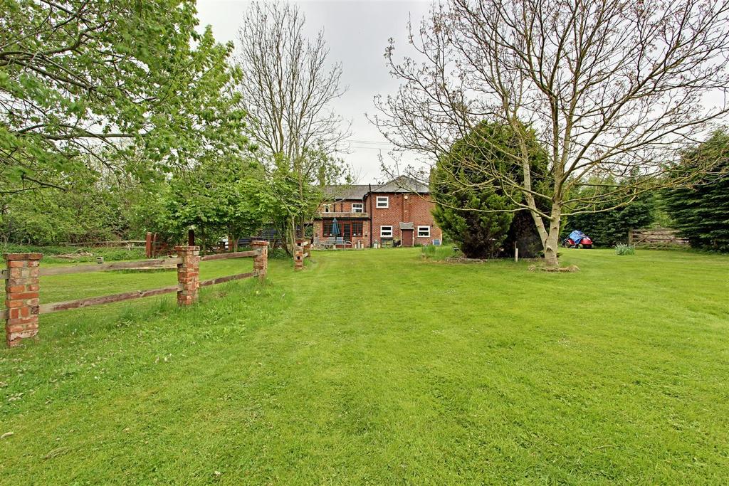 Astrope, Tring 3 bed detached house £1,000,000