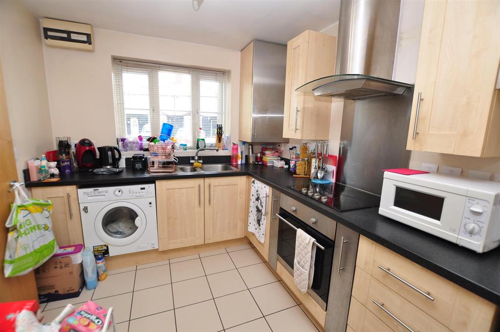 Bristnall Hall Road, Oldbury 2 bed terraced house £175,000