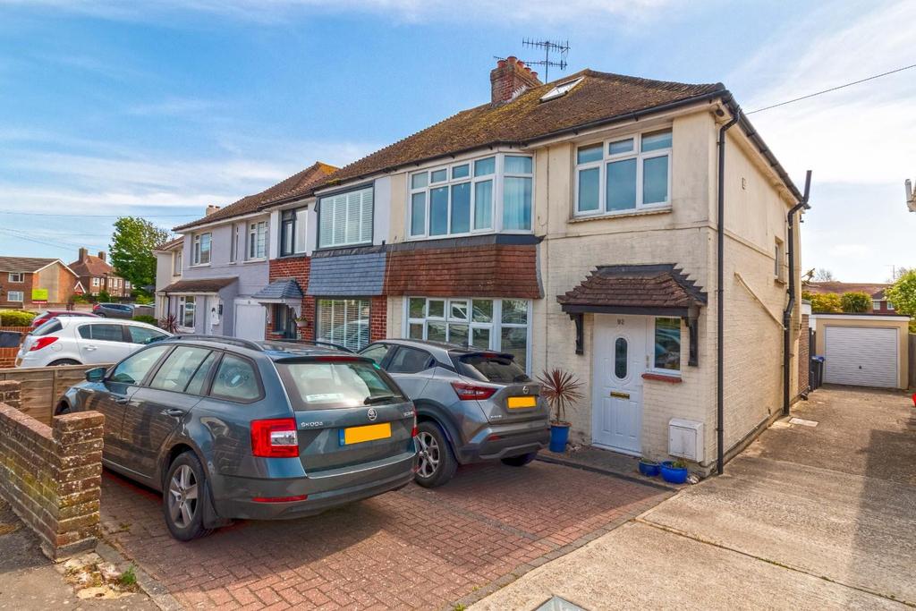 Penhill Road, Lancing 2 bed flat £300,000
