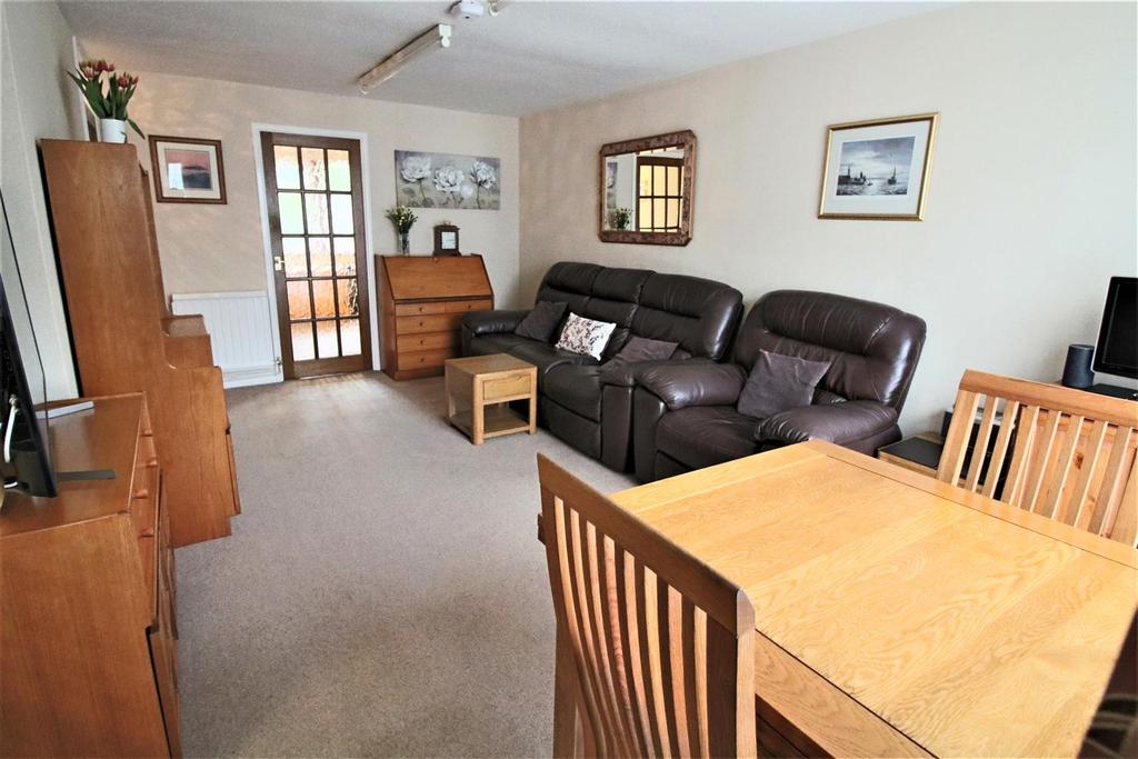 Stoneham Close, Tilehurst, Reading 3 bed semidetached house £415,000