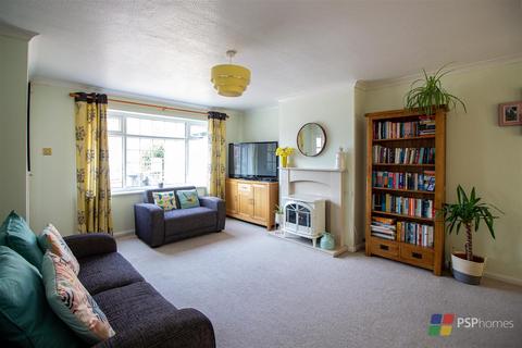 42 Bruce Close, Haywards Heath, RH16 4QE
