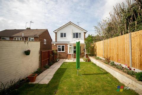 42 Bruce Close, Haywards Heath, RH16 4QE