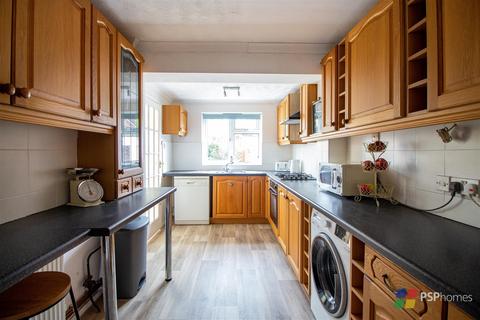 42 Bruce Close, Haywards Heath, RH16 4QE
