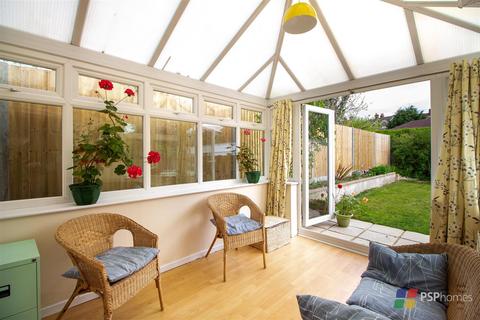 42 Bruce Close, Haywards Heath, RH16 4QE