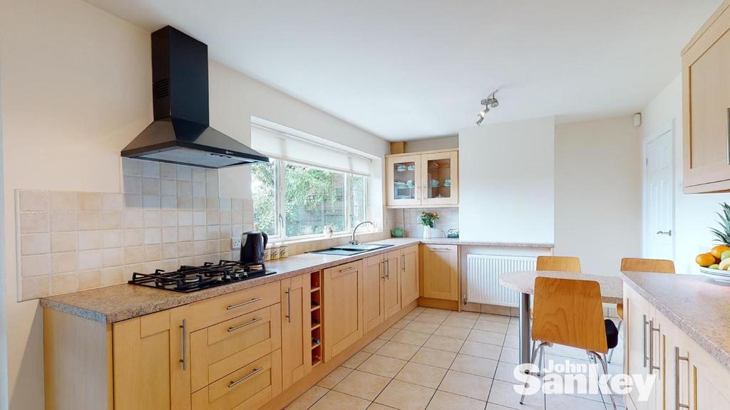 Dorchester Drive, Mansfield 3 bed detached house £370,000