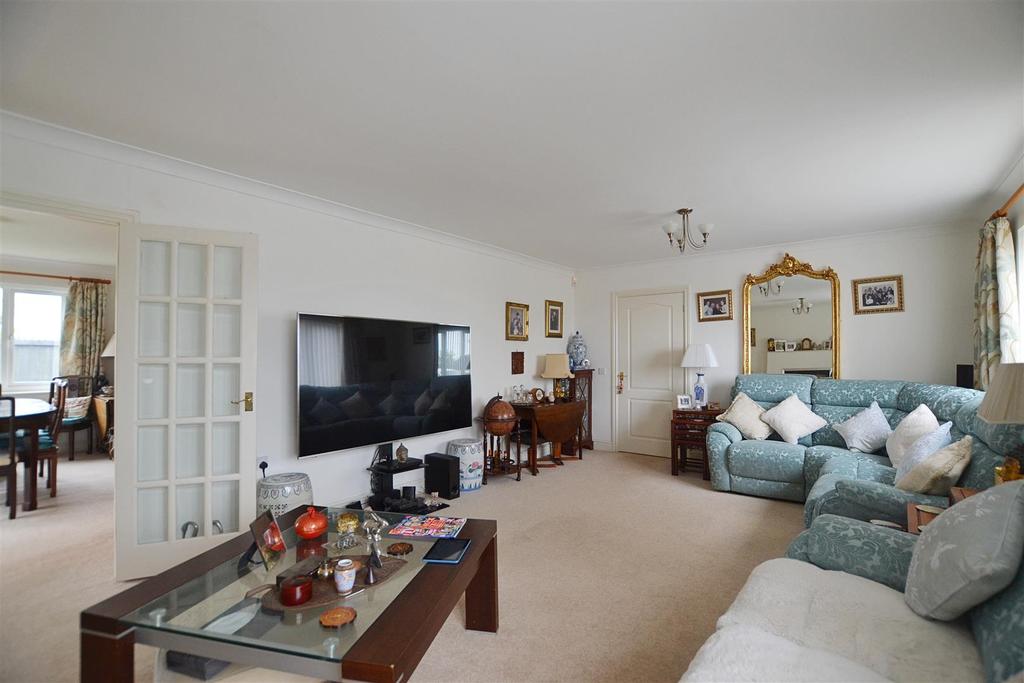 Skomer Drive, Milford Haven 4 bed detached bungalow £350,000