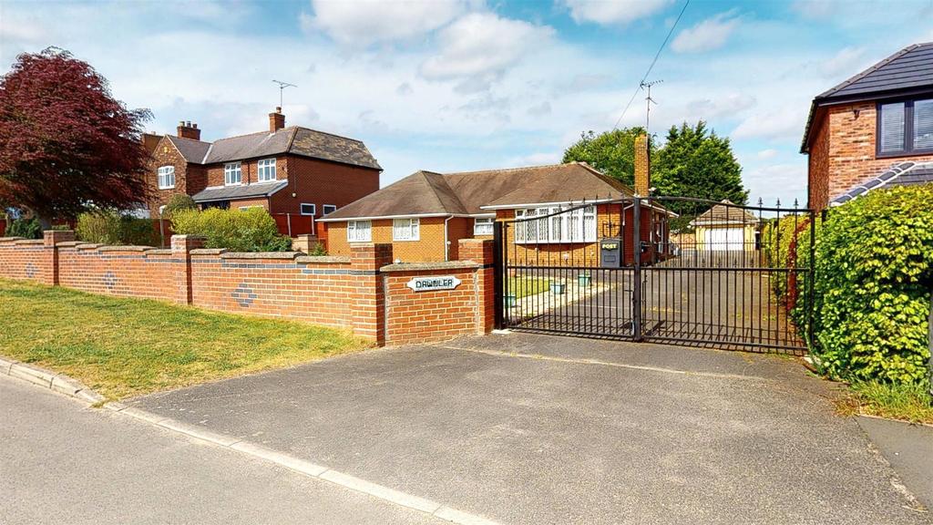 Station Road, Clipstone Village... 5 bed detached bungalow £450,000