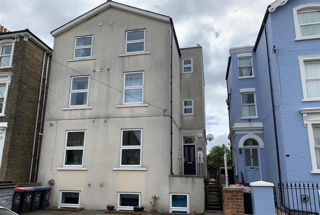 St. Mildreds Road, Ramsgate 2 bed flat £875 pcm (£202 pw)