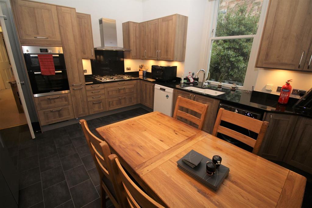 Margaret Street, Greenock 3 bed flat £190,000