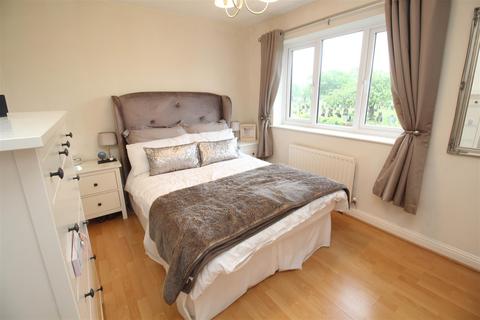 3 bedroom semi-detached house for sale - Monks Wood, North Shields
