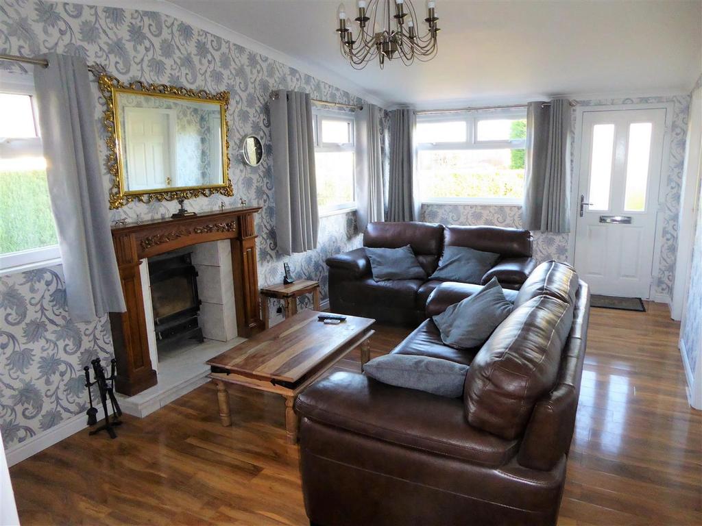 1st Main Road, Humberston Fitties... 3 bed detached bungalow £120,000