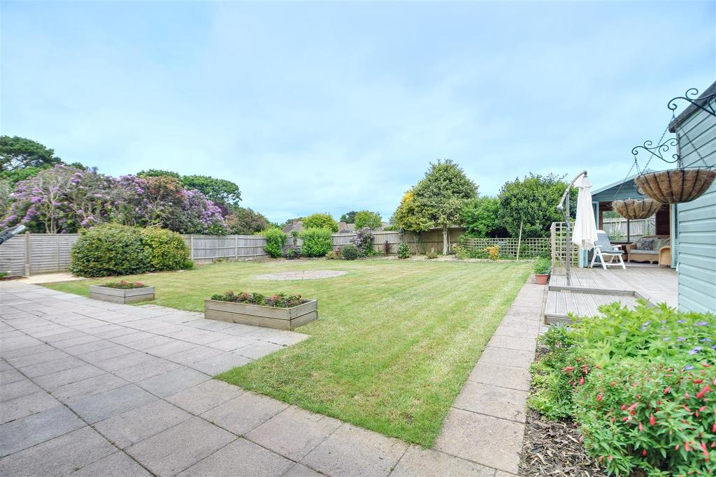 Ellerslie Lane, BexhillOnSea 3 bed detached house £720,000