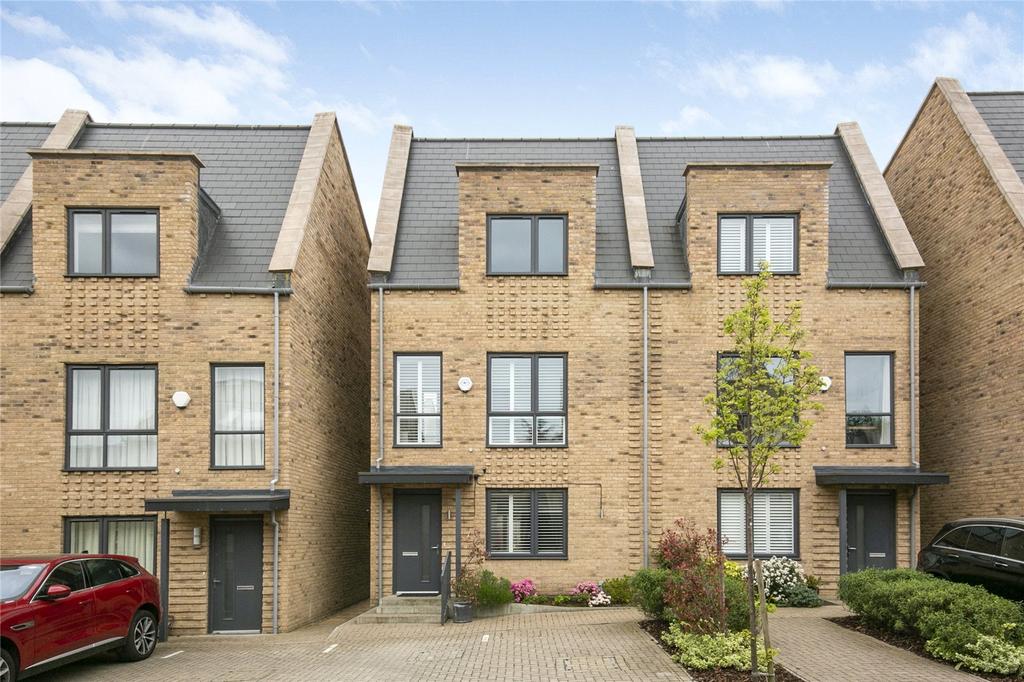 Well Grove, London, N20 4 bed semidetached house £1,195,000