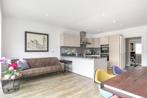 14 Well Grove, London, N20 9BN