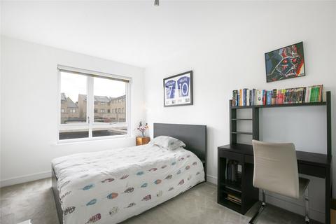 14 Well Grove, London, N20 9BN
