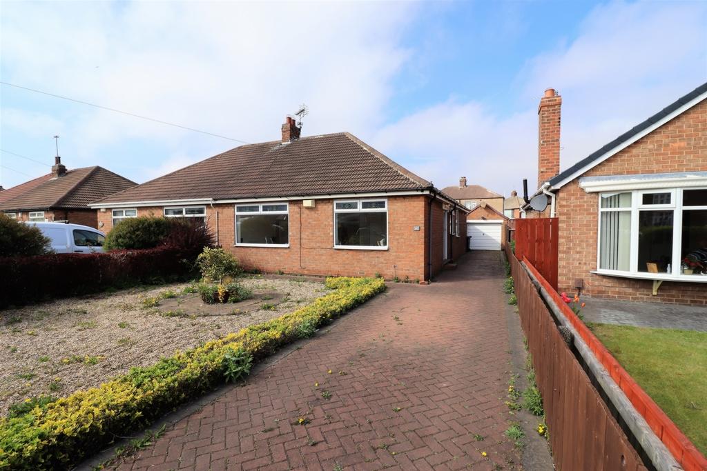 Kirkleatham Lane, Redcar, TS10 2 bed bungalow £700 pcm (£162 pw)