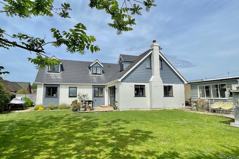 Fairlie, Poulner, Ringwood, BH24 1TP 6 bed detached house £800,000