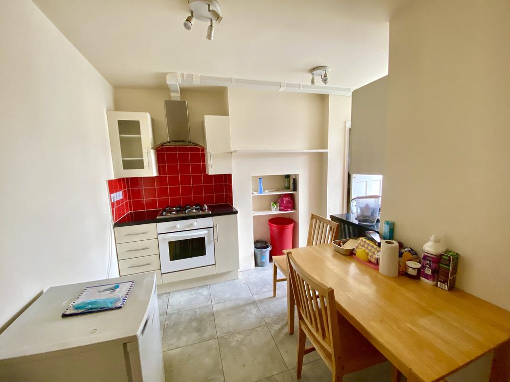 Stonecot Hill, Sutton, Surrey, SM3 Apartment £550 pcm (£127 pw)