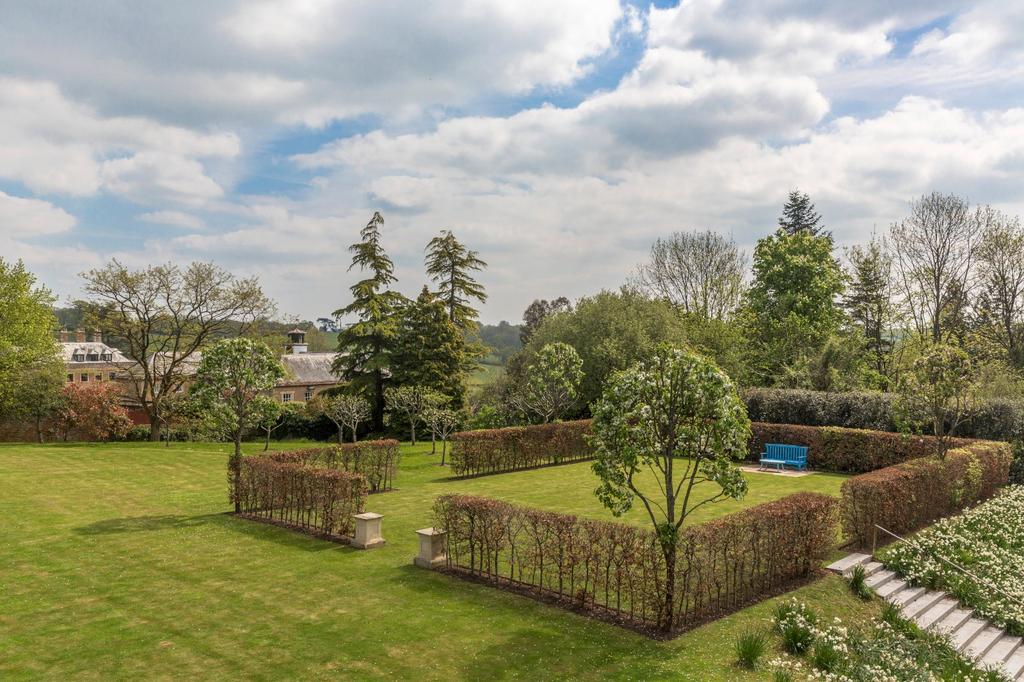 Beech Hedge Lawn