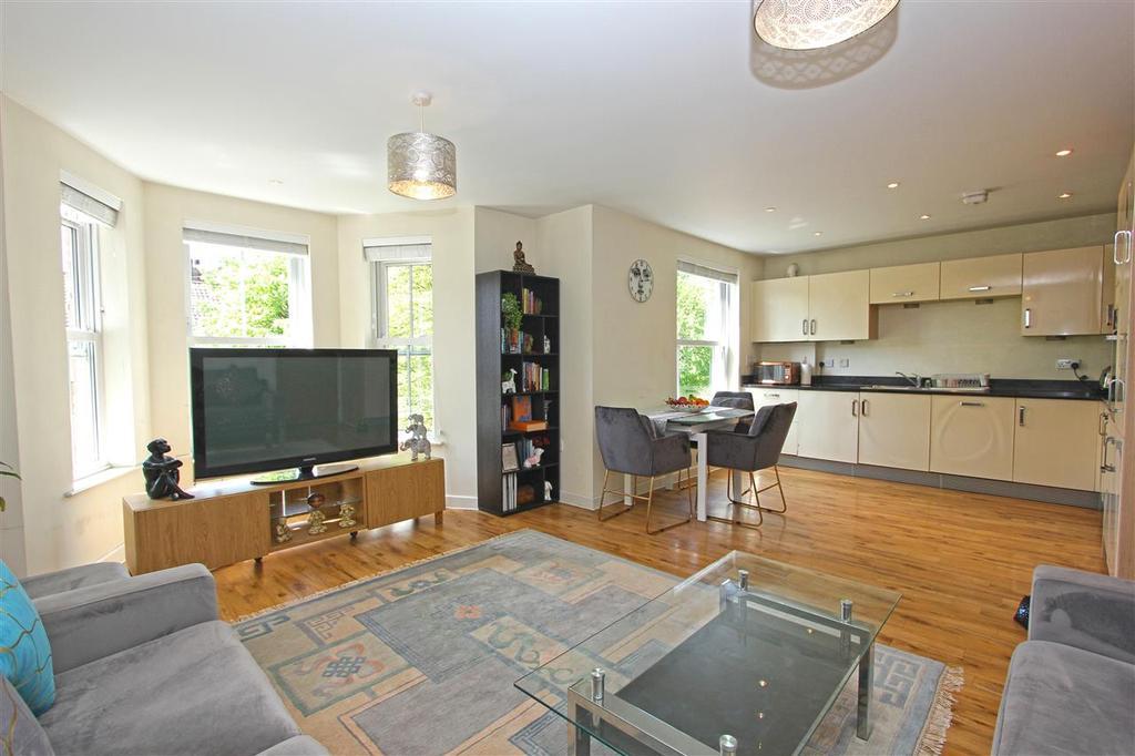 Cranbrook Court, South Croydon 2 bed apartment £365,000
