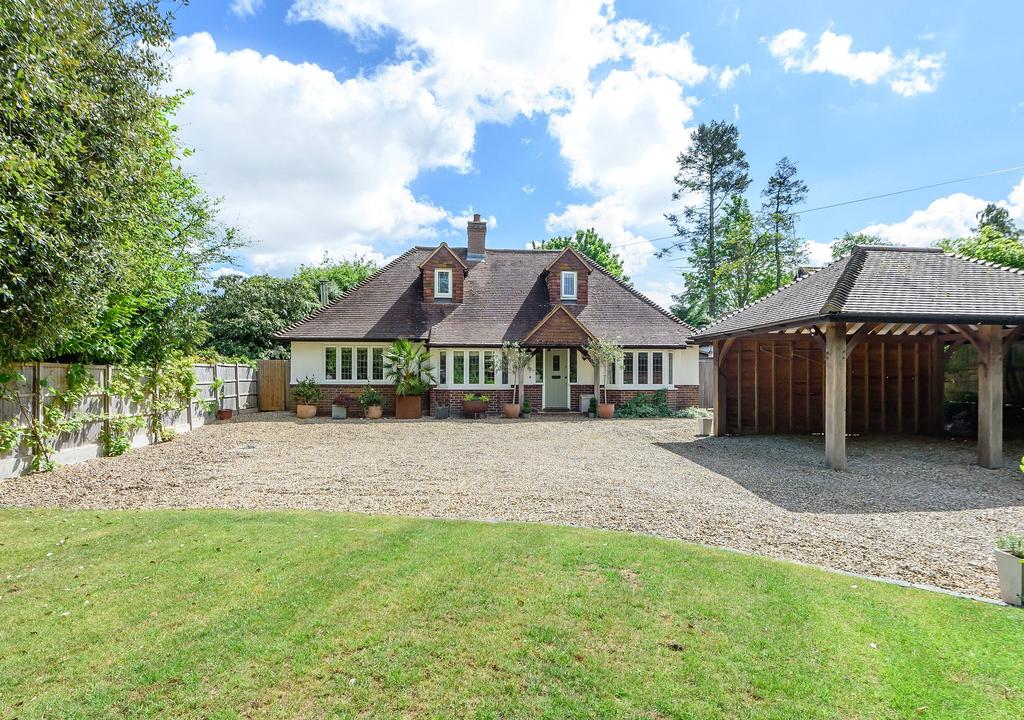 Chalk Lane, East Horsley, KT24 4 bed detached house £1,350,000