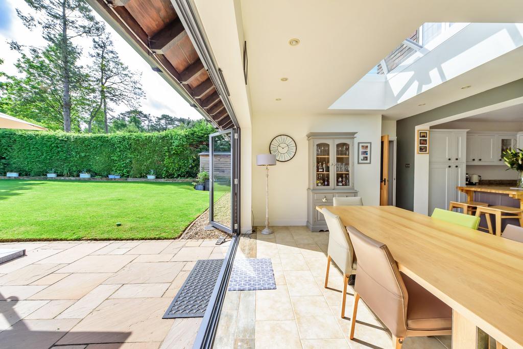 Chalk Lane, East Horsley, KT24 4 bed detached house £1,350,000