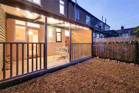 16 Throckmorton Road, London, E16 3DW