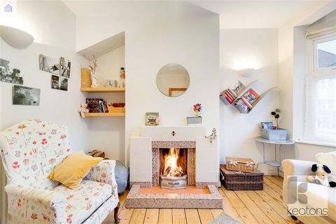 16 Throckmorton Road, London, E16 3DW