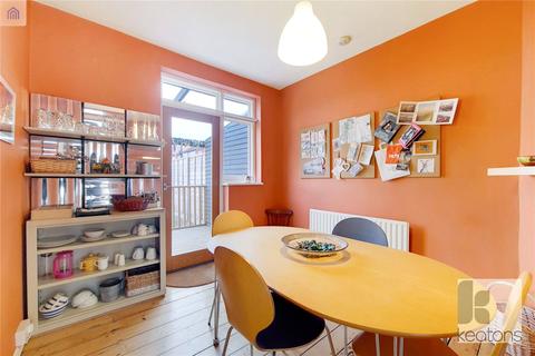 16 Throckmorton Road, London, E16 3DW