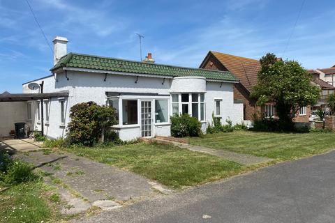 3 bedroom detached bungalow for sale - Fitzroy Avenue, Broadstairs CT10