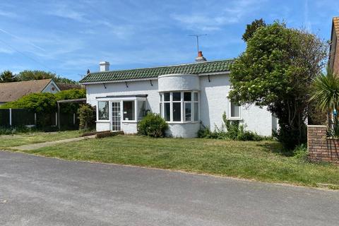 3 bedroom detached bungalow for sale - Fitzroy Avenue, Broadstairs CT10