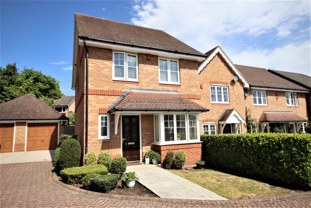 Pinkneys Area, Maidenhead 4 bed detached house £725,000