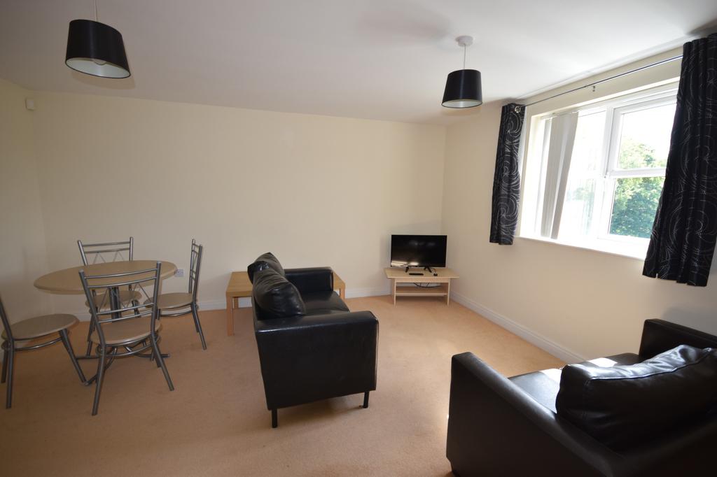 Clifton Gate, Lytham St. Annes... 2 bed apartment £695 pcm (£160 pw)