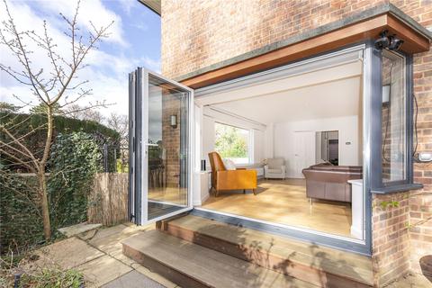 4 Gatehouse Close, Kingston Upon Thames, KT2 7PA