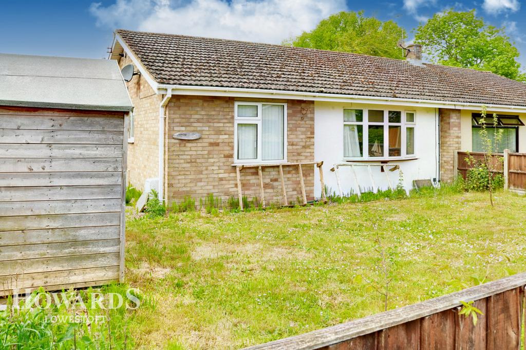 Cotswold Way, Lowestoft 3 bed semidetached bungalow for sale £250,000