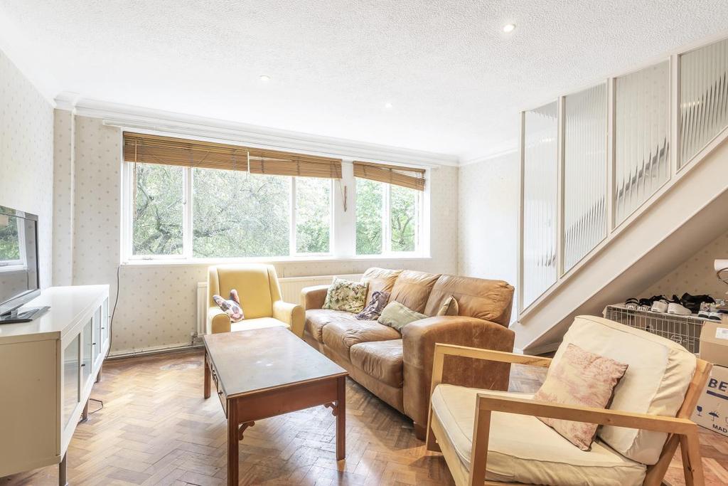 Burbage Road, Dulwich 3 bed flat £650,000