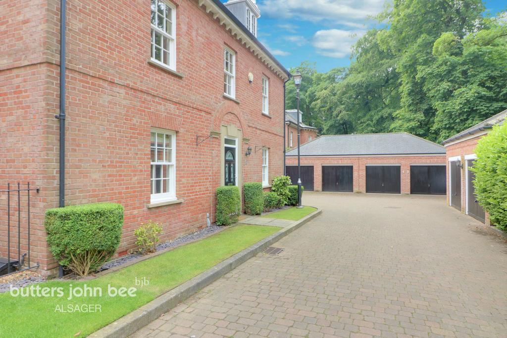 Lawton Hall Drive, Church Lawton 5 bed detached house £550,000