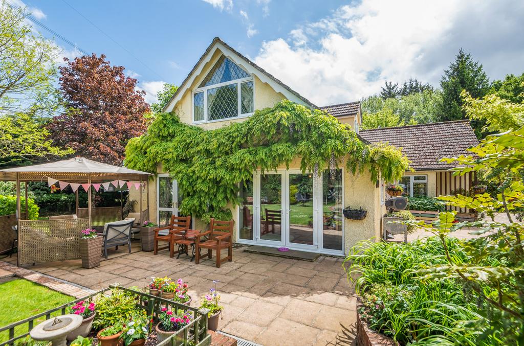 Lower Chase Road, Waltham Chase... 4 bed detached house £875,000