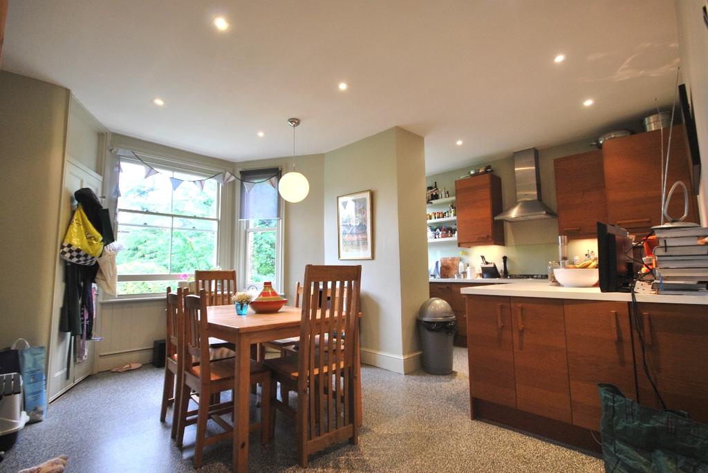 Denman Road SE15 2 bed flat £1,900 pcm (£438 pw)