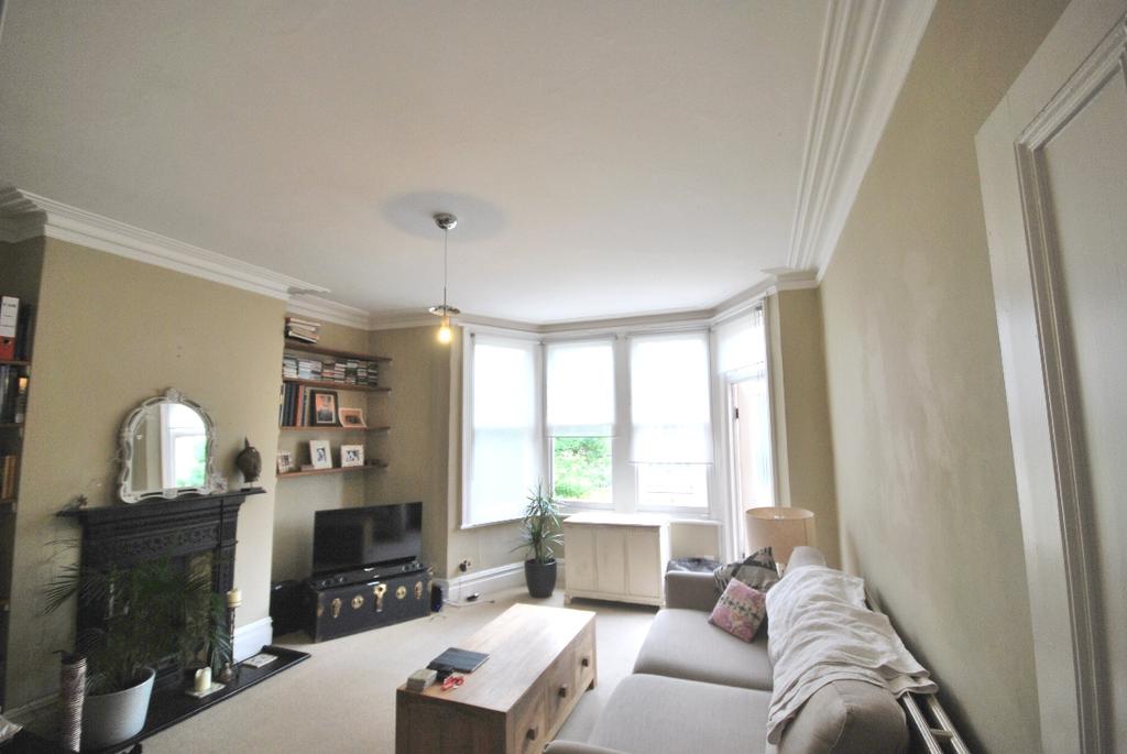 Denman Road SE15 2 bed flat £1,900 pcm (£438 pw)