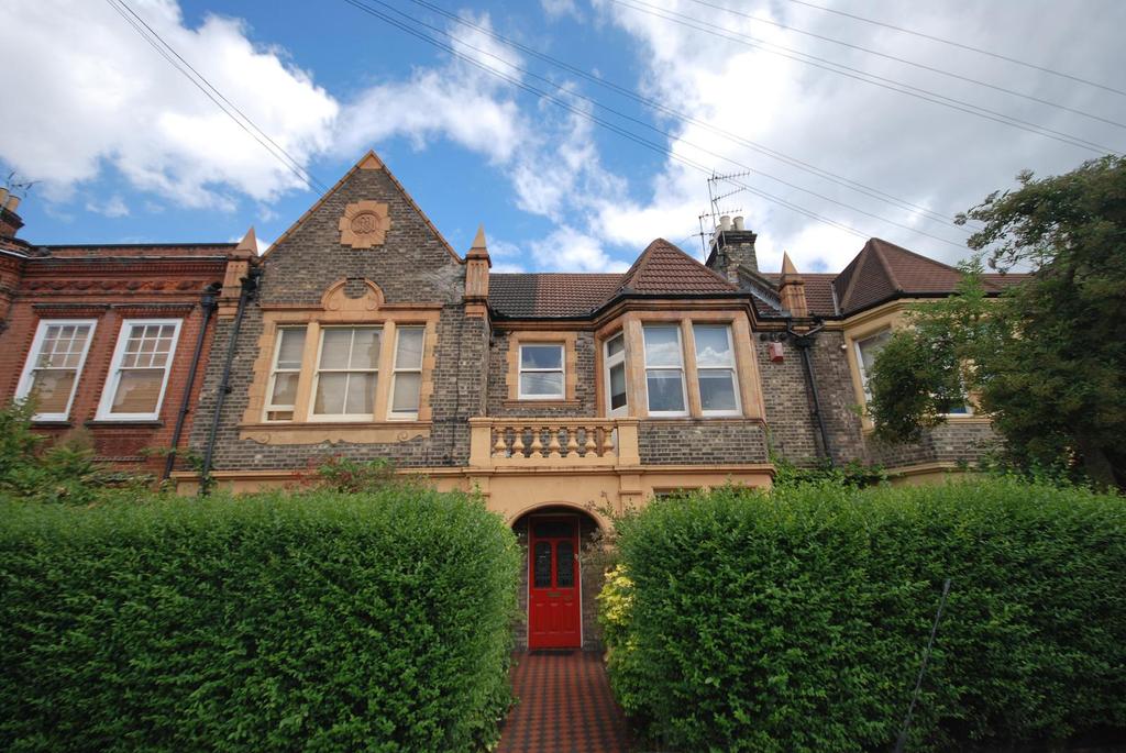Denman Road SE15 2 bed flat £1,900 pcm (£438 pw)
