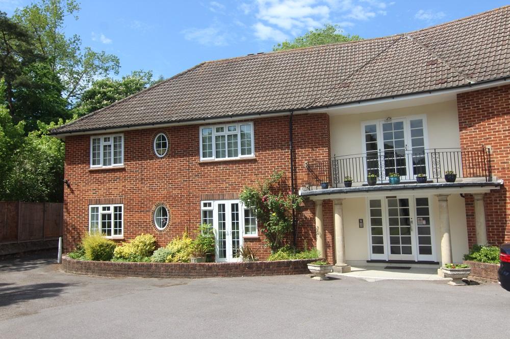 Pages Croft, Wokingham, Berkshire 2 bed apartment £365,000
