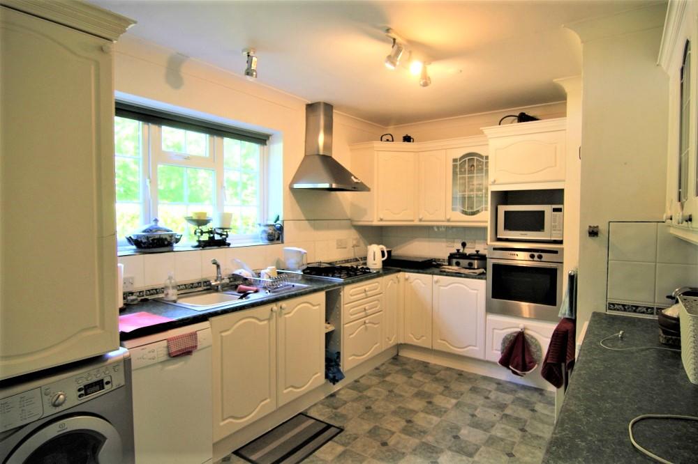 Pages Croft, Wokingham, Berkshire 2 bed apartment £365,000
