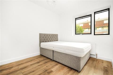 3 bedroom maisonette to rent, Ewen Crescent, London, SW2