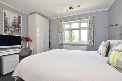 2 bedroom flat for sale - Althorne Gardens, South Woodford