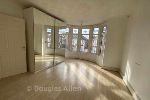 4 bedroom terraced house for sale, Aldersey Gardens, Barking, Essex