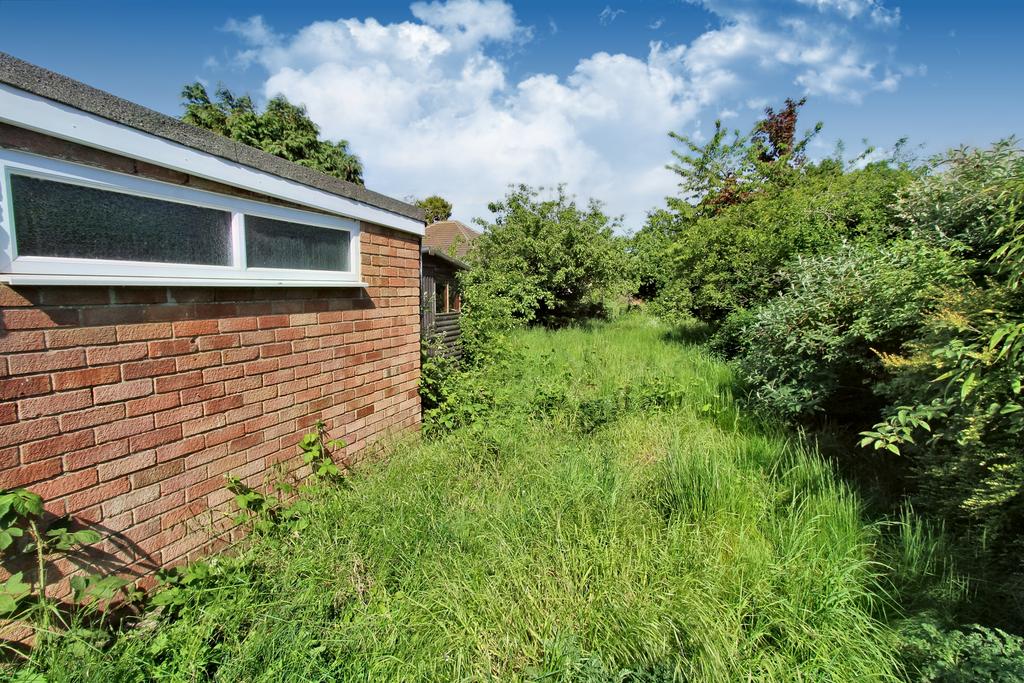 Victoria Avenue, Grays RM16 3 bed semidetached house £435,000