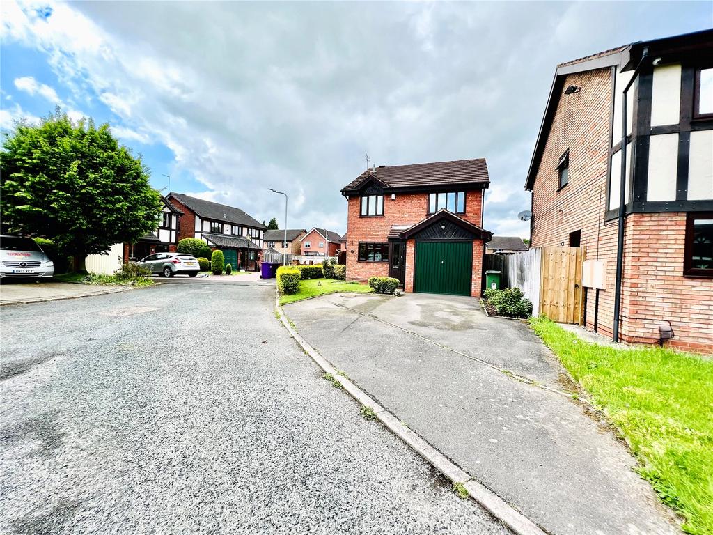 Camrose Gardens, Pendeford, Wolverhampton, West Midlands, WV9 3 bed