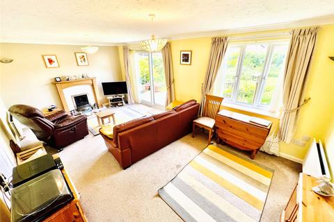 8 Camrose Gardens, Pendeford, Wolverhampton, WV9 5RN